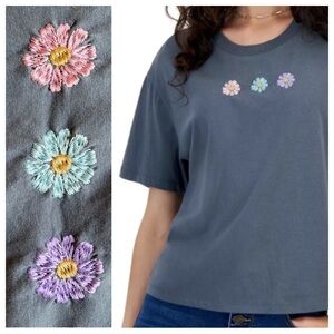 Rebellious One Juniors' Daisy Embroidered Short Sleeve Crew Neck T-Shirt Medium